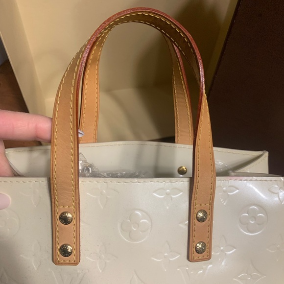 ❌Sold❌ Authentic Louis Vuitton Reade PM in white vernis leather - Picture 7 of 13
